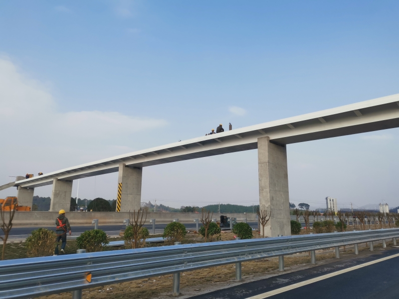南北高速欽州陸屋天（tiān）橋